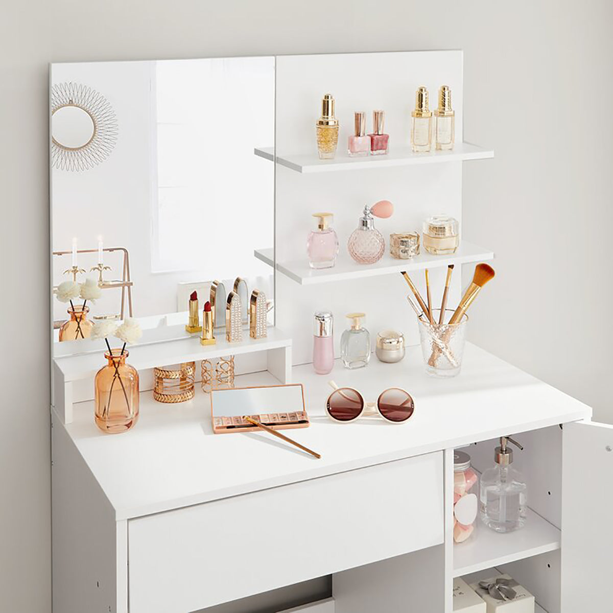 Wood Chipboard Dressing Table With Mirror