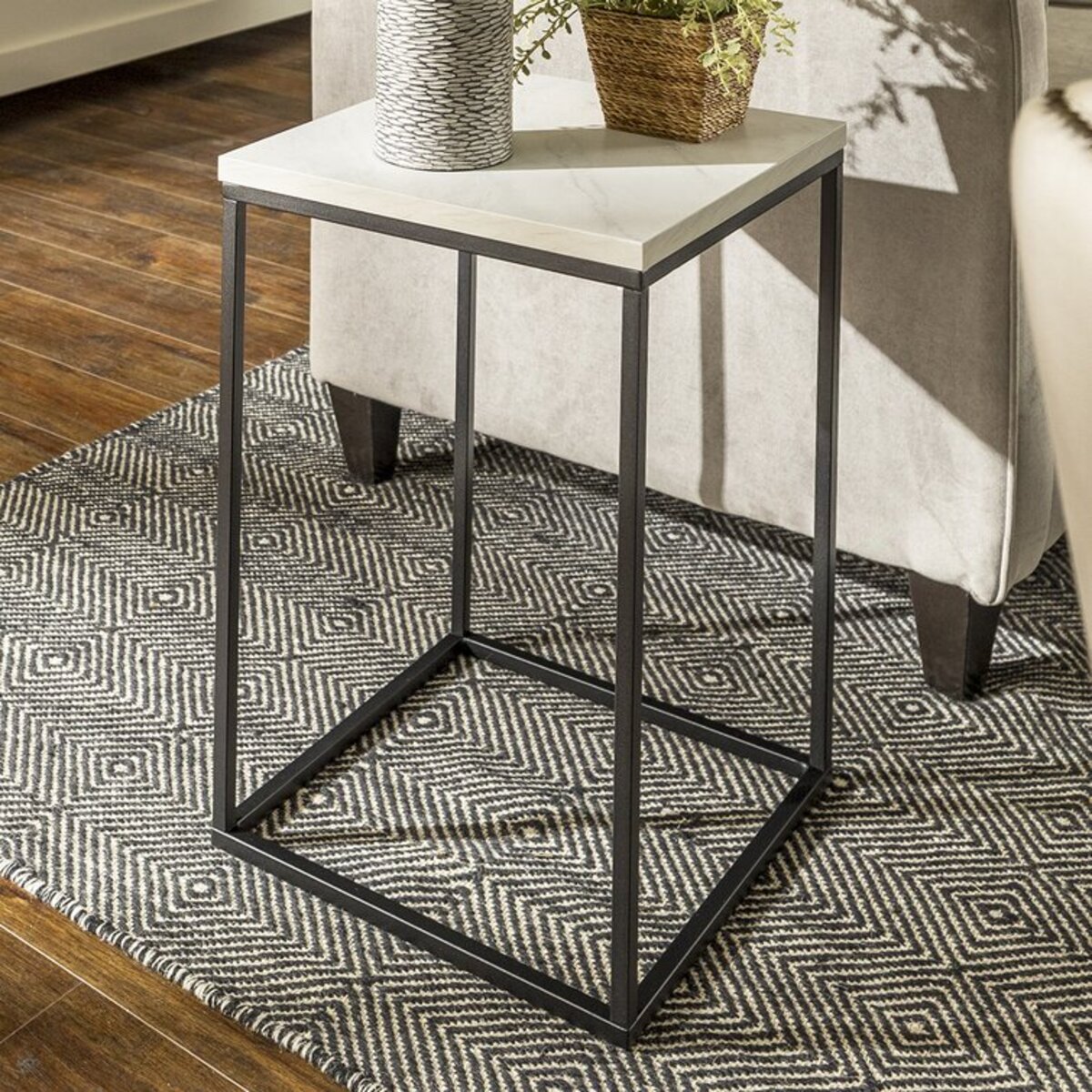 Sleek Salvatore Side Table