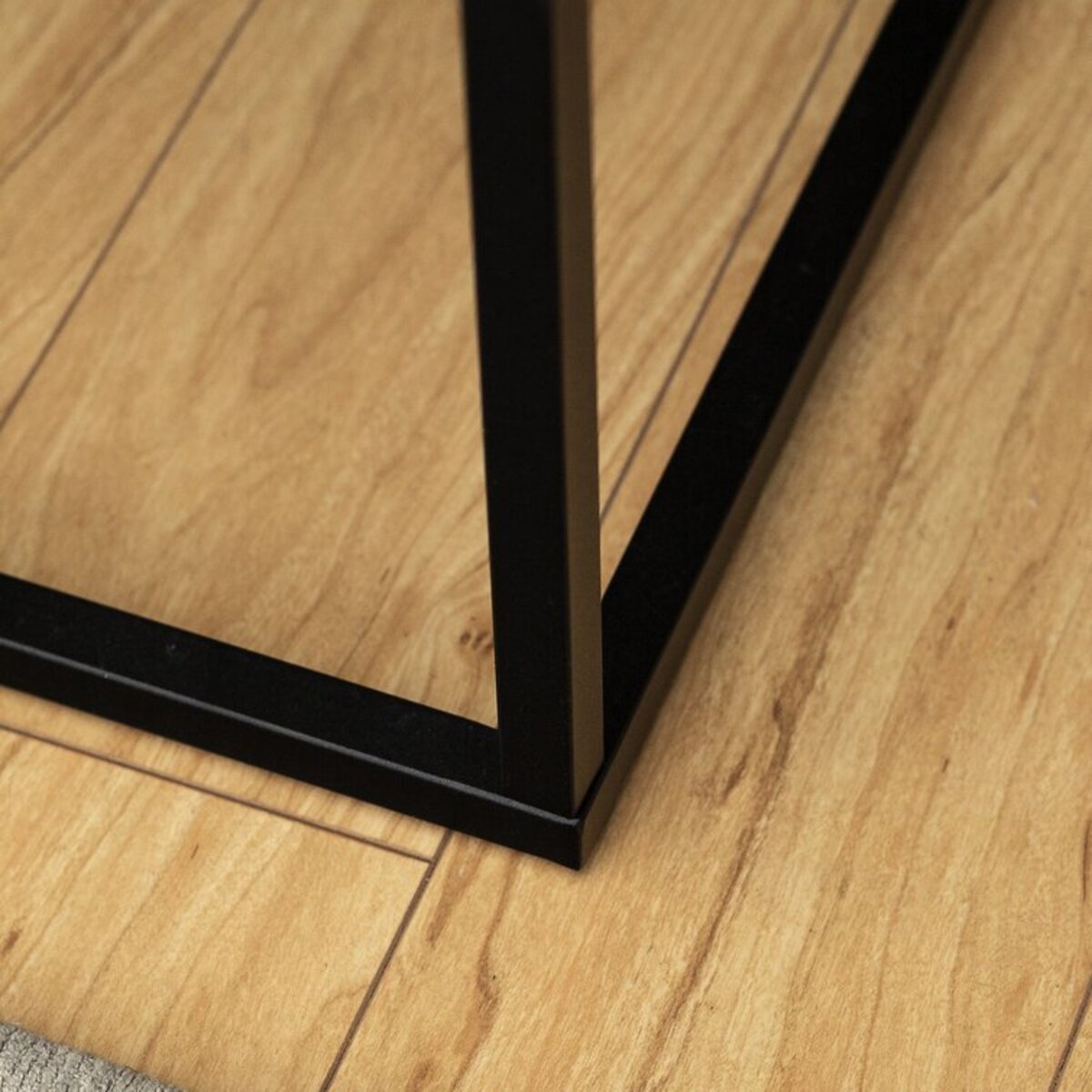Sleek Salvatore Side Table
