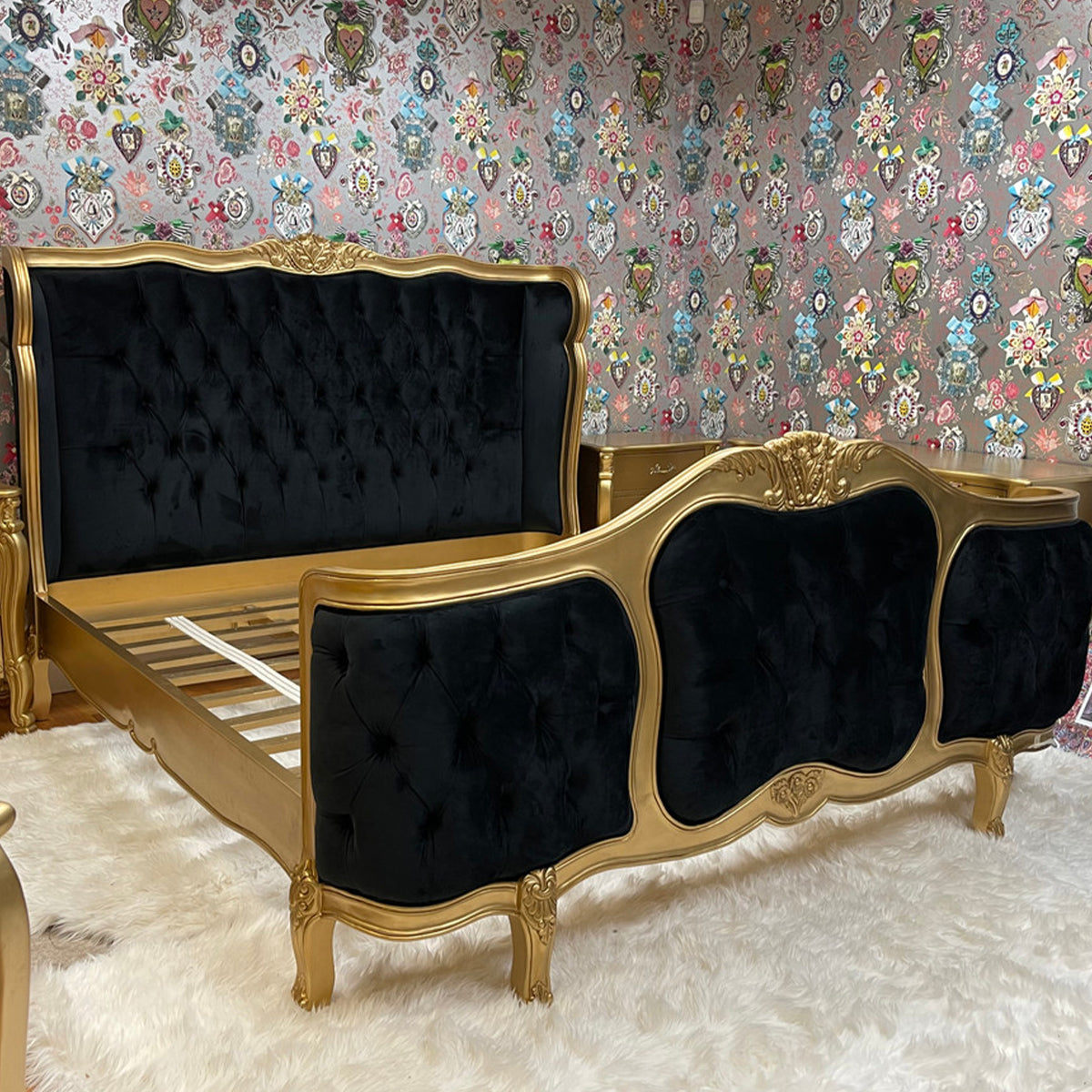 Gold Leaf Tufted Bedroom Set