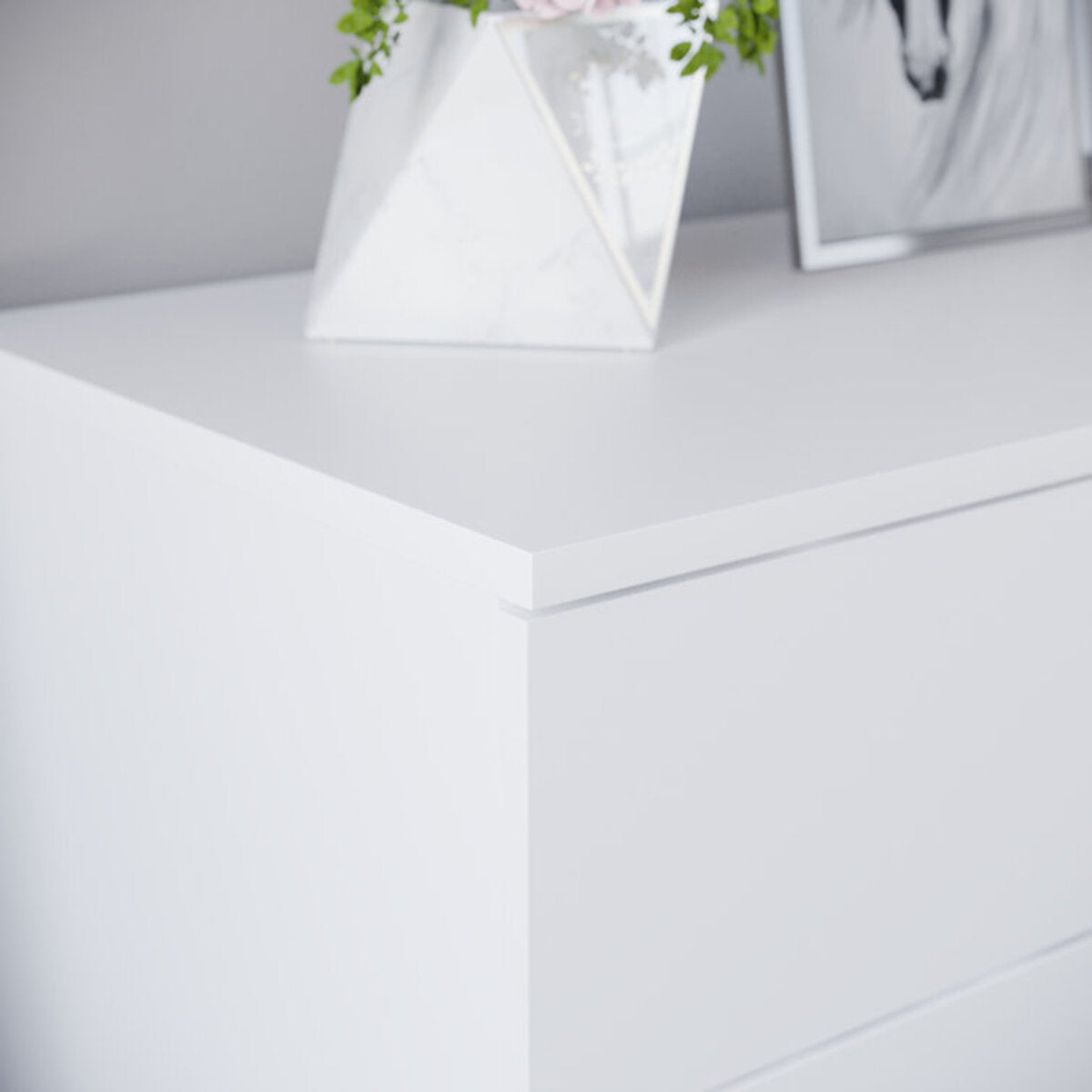 Modern Maybery 4 Drawer Chest