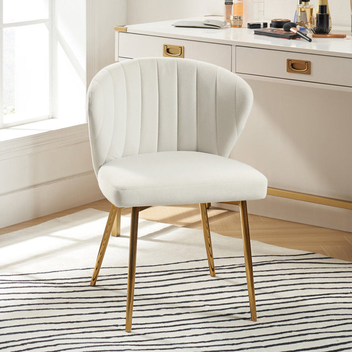 Velvet Tub Chair With Tufted Back