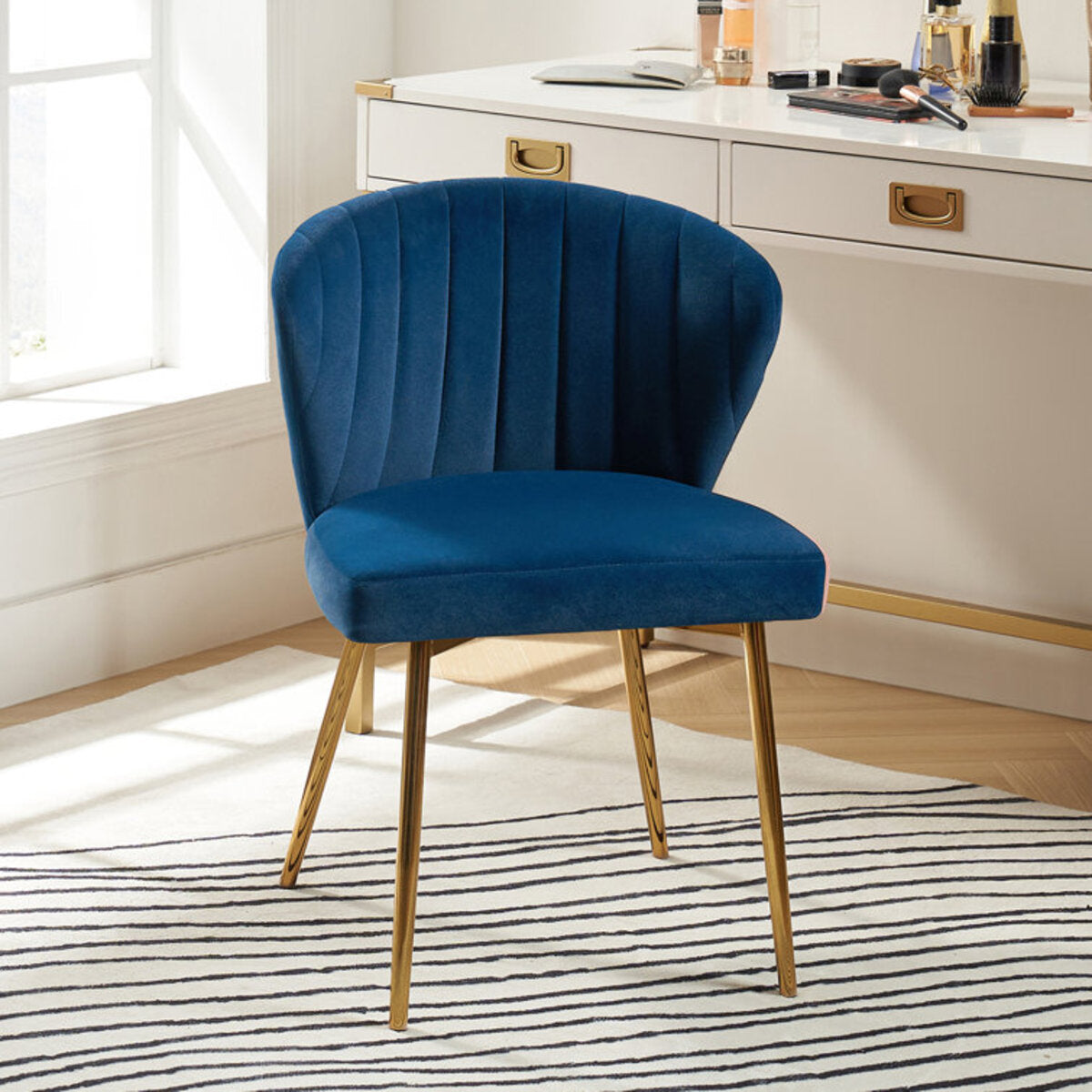 Velvet Tub Chair With Tufted Back